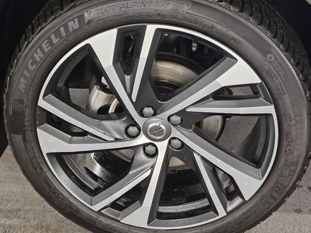 Volvo XC40 1.5 T2 R-Design | Keyless entry/start | Adaptief | BLIS | Stoelverwarming/stuurverwaring | 20"velgen | Extra getint glas | Apple carplay/android auto | Volvo on Call |