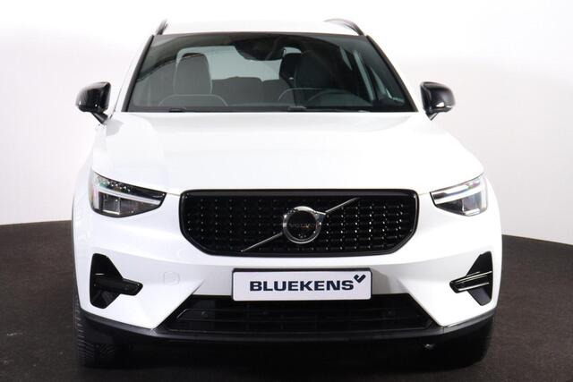 Volvo XC40 T5 Recharge Plus Dark - IntelliSafe Assist - 360º Camera - Verwarmde voorstoelen & stuur - Parkeersensoren voor & achter - Elektr. bedienb. voorstoelen met geheugen links - Draadloze tel. lader - Extra getint glas - 19' LMV