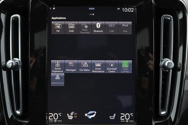 Volvo XC40 T5 Recharge Plus Dark - IntelliSafe Assist - 360º Camera - Verwarmde voorstoelen & stuur - Parkeersensoren voor & achter - Elektr. bedienb. voorstoelen met geheugen links - Draadloze tel. lader - Extra getint glas - 19' LMV