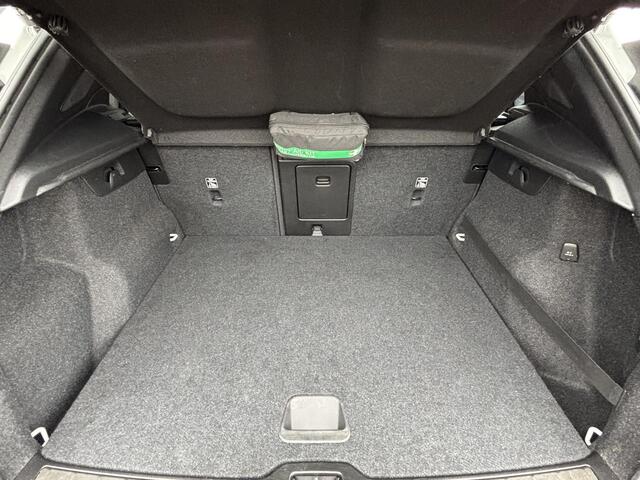 Volvo XC40 1.5 T5 Recharge R-Design / Leder / 360 camera / Pan. dak / Trekhaak / Allseason / Elekt stoel. /