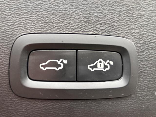 Volvo XC40 1.5 T5 Recharge R-Design / Leder / 360 camera / Pan. dak / Trekhaak / Allseason / Elekt stoel. /