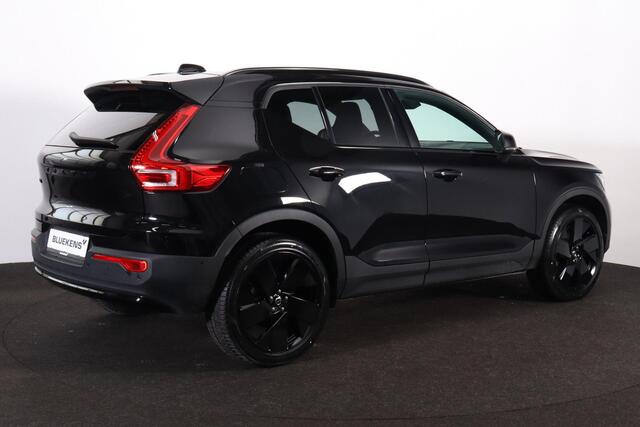 Volvo XC40 B3 Plus Black Edition - Panorama/schuifdak - IntelliSafe Assist & Surround - 360º Camera - Harman/Kardon audio - Verwarmde voorstoelen & stuur - Parkeersensoren voor & achter - Elektr. bedienb. voorstoelen met geheugen links - Draadloze tel. lader - Extra
