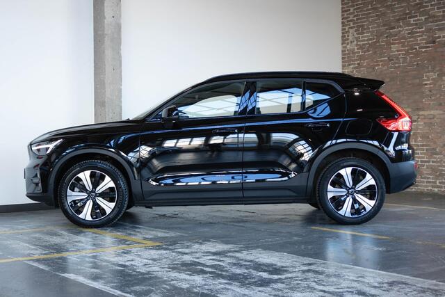 Volvo XC40 Recharge Core 70 kWh | Stoelverwarming | Stuurwielverwarming | 4-seizoenen banden | Warmtepomp | 1ste Eigenaar | Google Infotainment | Parkeercamera | Parkeersensoren voor + achter | draadloze telefoonlader