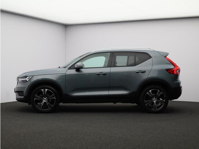 Volvo XC40 T3 163PK Automaat Momentum Pro / 19" / Extra Getint Glas / Camera / Park Assist V+A / Verwarmbare Voorruit / Elektrische Achterklep /