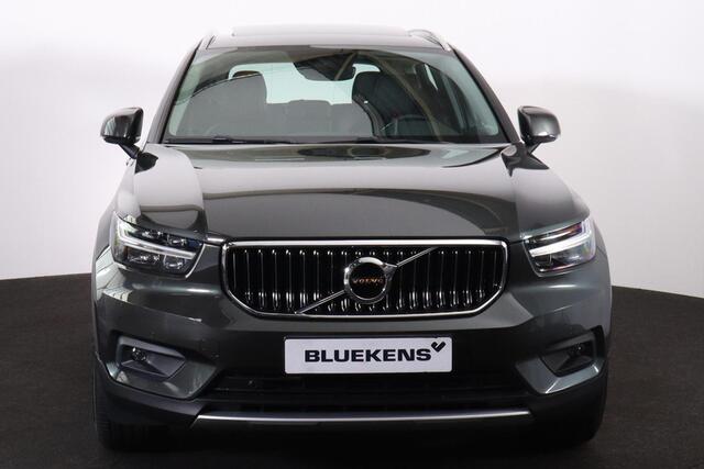 Volvo XC40 T5 AWD Inscription - Panoramisch schuif-/kanteldak - Parkeerverwarming - LED-koplampen - Navigatie - Leder - Elek. bedienbare voorstoelen - Verwarmbare voorstoelen - Verwarmbaar stuurwiel - Parkeersensoren v/a - Parkeercamera - Trekhaak