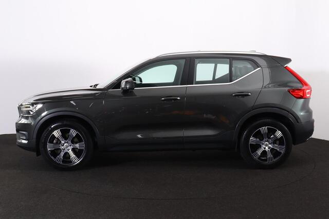 Volvo XC40 T5 AWD Inscription - Panoramisch schuif-/kanteldak - Parkeerverwarming - LED-koplampen - Navigatie - Leder - Elek. bedienbare voorstoelen - Verwarmbare voorstoelen - Verwarmbaar stuurwiel - Parkeersensoren v/a - Parkeercamera - Trekhaak