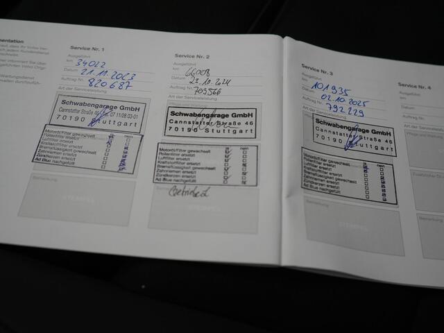 Volvo XC40 T5 Ultimate Dark Plug In Hybrid 263pk Dealer O.H. PHEV | Panodak | Adaptive Cruise | 360 Camera | Harman / Kardon | Alcantara Sportstoelen Memory & Verwarmd | Stuur Verwarmd | Apple Carplay | Keyless | Virtual | Navigatie | DAB |