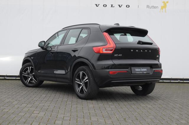 Volvo XC40 B3 177PK Automaat Plus Dark / Elektrische stoelen met geheugen / Keyless entry / Elektrische achterklep / Harman Kardon audio / Parkeersensoren met camera / stoel - en stuurwielverwarming /