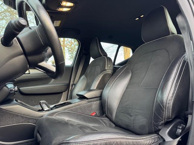 Volvo XC40 Recharge P8 AWD R-design SOH 92,4%/Trekhaak/Acarplay/Camera/Fabrieksgarantie