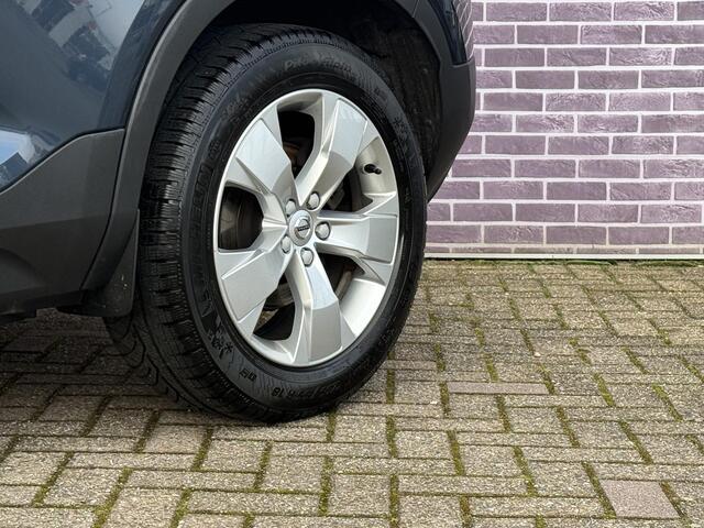 Volvo XC40 2.0 B4 Business Pro LED | verwarmde voorstoelen | Stuurwiel verwarming | lederen bekleding | 360 graden camera | elektrische achter klep | Adaptieve cruise control | Volvo On Call | All Season banden |