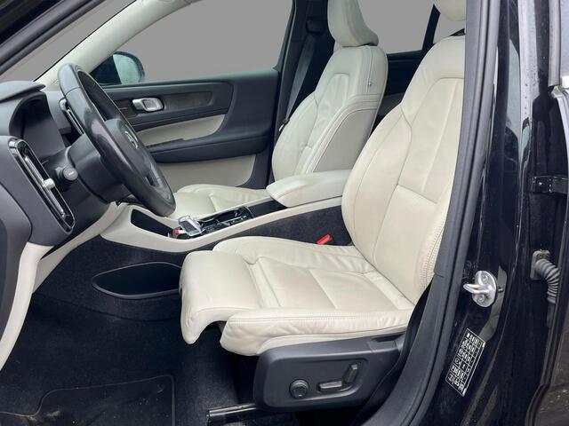 Volvo XC40 Plug-in Hybrid T4 Ultimate Bright | Trekhaak | Panoramadak | Adaptive cruise control | Lederen bekleding | Harman Kardon audio | Stoel- en stuurverwarming | Navigatie | Achteruitrijcamera | Parkeersensoren voor + achter | Apple Carplay / Android Auto |