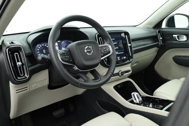 Volvo XC40 1.5 T4 Plug-in hybrid Ultimate Dark | Pano | Dig. Cockpit | Nav+CarPlay | Stuur+Stoelverw. | Harman/Kardon | Leder | Camera*+PDC | Elek. Klep | Led | 20'' v
