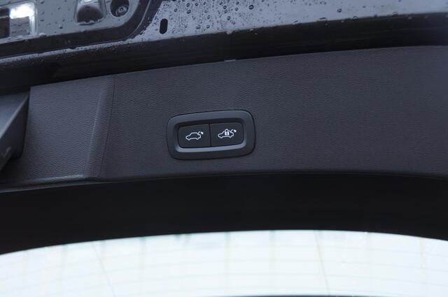 Volvo XC40 T4 211PK Automaat Plug-in hybrid Core Bright / Apple carplay / Parkeersensoren met camera / Stoelverwarming / Elektrische achterklep / Keyless entry / Parkeersensoren met camera