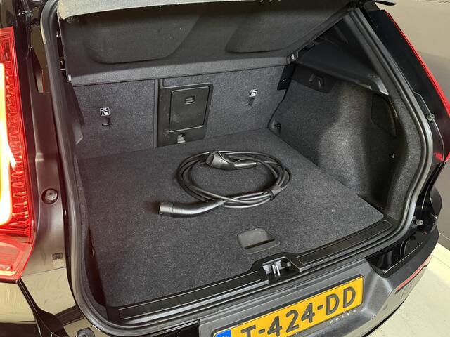 Volvo XC40 Recharge Core 70 kWh | SOH 91.5% | Apple Carplay | Trekhaak | Stoel/Stuurverw.