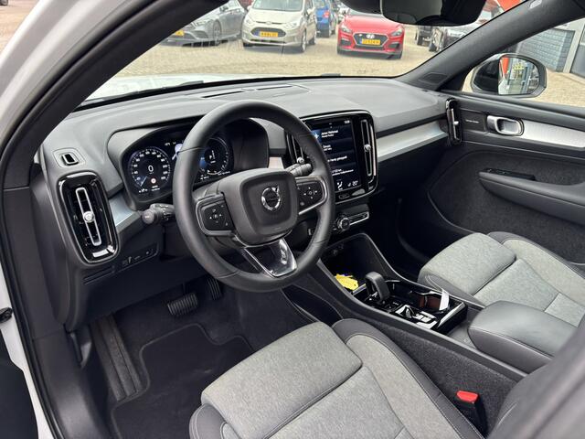Volvo XC40 1.5 T4 Plug-in hybrid Core Bright / Navi / Elektrische Verstelbare Stoelen / Allseason Banden /
