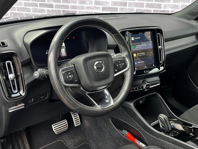 Volvo XC40 Recharge P8 AWD R-Design | Adaptieve Cruise Control | Stoel/stuurverwarming | 20" Velgen | 360° Camera | Harman/Kardon | Keyless Entry | Black Pack | All Season banden | Trekhaak |