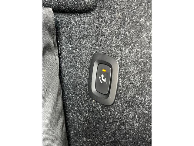 Volvo XC40 Recharge P8 AWD R-Design | Adaptieve Cruise Control | Stoel/stuurverwarming | 20" Velgen | 360° Camera | Harman/Kardon | Keyless Entry | Black Pack | All Season banden | Trekhaak |