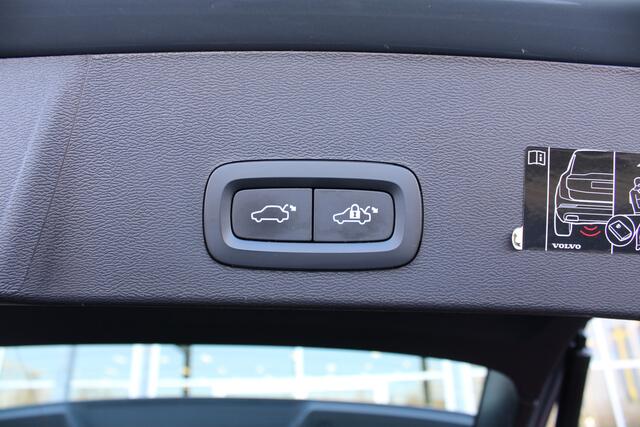 Volvo XC40 Recharge Twin Plus | Achteruitrij camera | Stoel stuur verwarm. | Adapt. Cruise control |