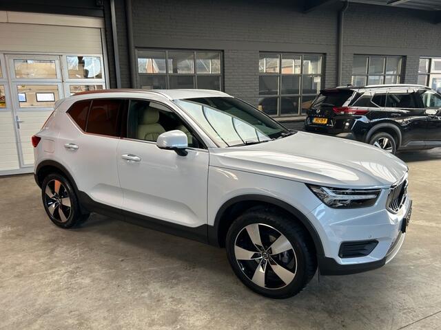 Volvo XC40 1.5 T3 INSCRIPTION / Leder / Trekhaak / Camera / 19inch