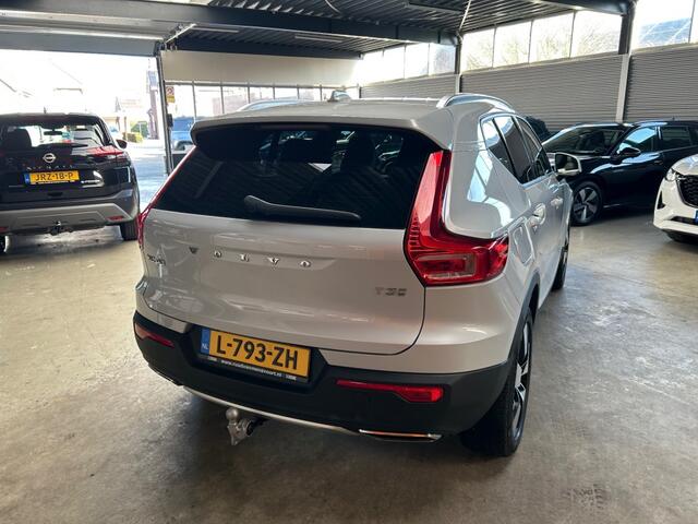 Volvo XC40 1.5 T3 INSCRIPTION / Leder / Trekhaak / Camera / 19inch