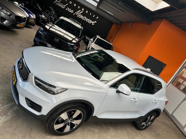 Volvo XC40 1.5 T3 INSCRIPTION / Leder / Trekhaak / Camera / 19inch