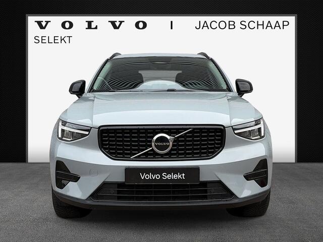 Volvo XC40 2.0 B4 Plus Dark / Panoramadak / Lederen bekleding / Trekhaak / Parkeerverwarming /