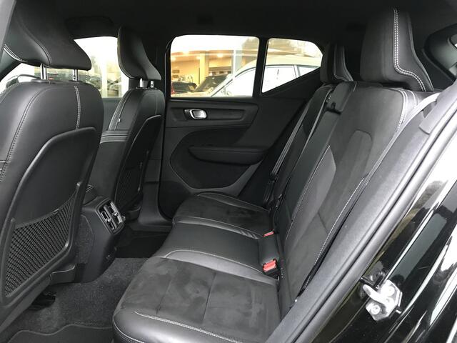 Volvo XC40 Recharge P8 AWD R-Design | Rijklaar incl 12 mnd Bovag | SoH 94% Parkeersensoren Roofrails BLIS Keyless + sensor