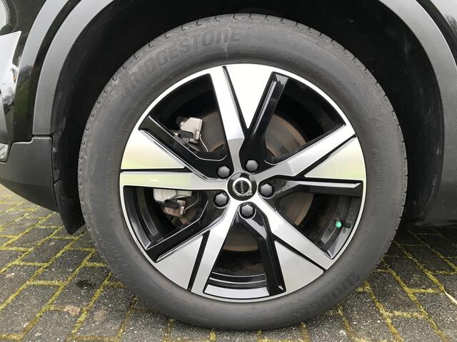 Volvo XC40 Recharge P8 AWD R-Design | Rijklaar incl 12 mnd Bovag | SoH 94% Parkeersensoren Roofrails BLIS Keyless + sensor
