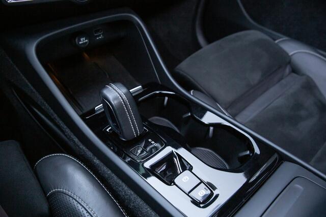 Volvo XC40 2.0 T4 R-Design , Panoramadak, Adap. cruise, Harman/Kardon,