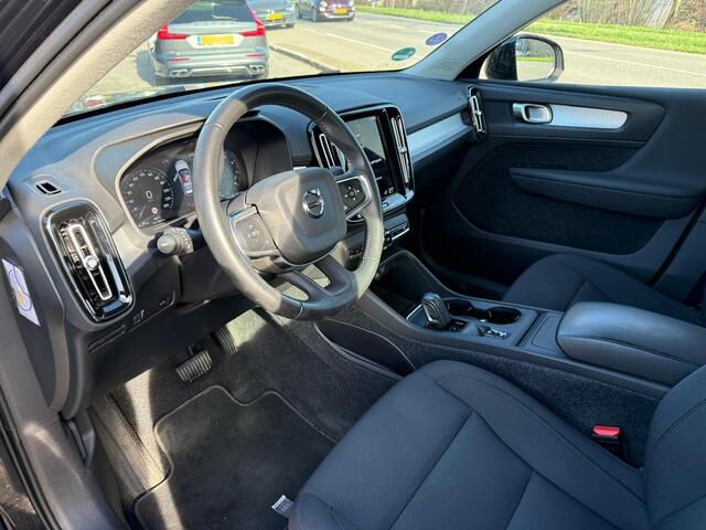 Volvo XC40 1.5 T2 Business Pro | Navigatie | Apple Carplay | Android Auto | Stoelverwarming | LED Koplampen Adaptief | Verwarmde Voorruit | Elektrische Achterklep | BLIS