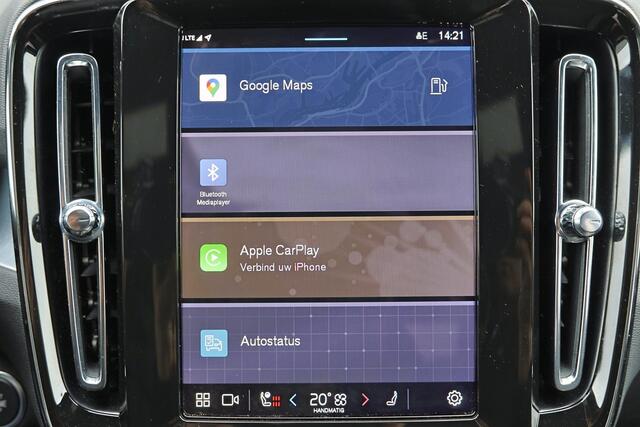 Volvo XC40 B3 Plus Black Edition - IntelliSafe Assist & Surround - 360º Camera - Harman/Kardon audio - Verwarmde voorstoelen & stuur - Parkeersensoren voor & achter - Elektr. bedienb. voorstoelen met geheugen links - Draadloze tel. lader - Extra getint glas - 20' LM