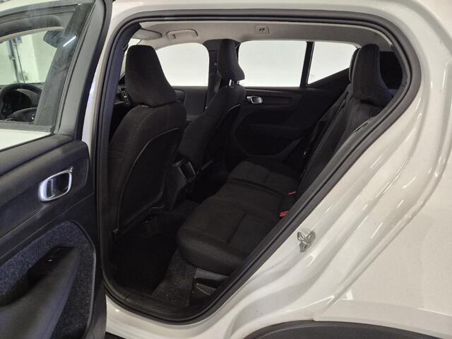 Volvo XC40 1.5 T2 Momentum Core | Automaat | Apple carplay/android auto | Stoelverwarming | Stuurverwarming | Parkeersensoren V+A | Parkeercamera | 18 "lm velgen | Volvo on Call |