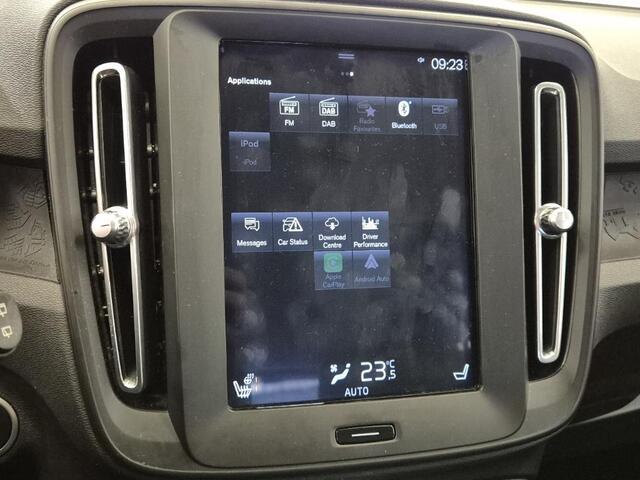 Volvo XC40 1.5 T2 Momentum Core | Automaat | Apple carplay/android auto | Stoelverwarming | Stuurverwarming | Parkeersensoren V+A | Parkeercamera | 18 "lm velgen | Volvo on Call |