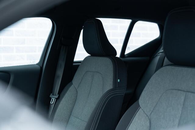 Volvo XC40 2.0 B4 Plus Dark | Trekhaak | Achteruitrijcamera | Harman Kardon Audio | Adaptive Cruise Control | Stoel-/Stuurverwarming | Elektrisch Verstelbare Bestuurdersstoel |