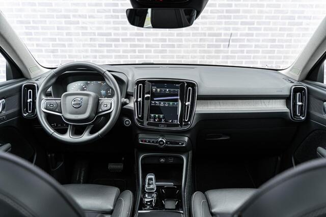 Volvo XC40 1.5 T4 Recharge Inscription | Schuif-/ Kanteldak | Elektrische stoelverstelling | Stoel- / Stuurverwarming | Adaptive Cruise | Camera | Keyless Entry | Volvo On Call |