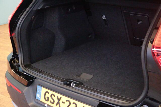 Volvo XC40 1.5 T4 Plug-in Hybrid Plus Bright | NAVI | CLIMA | CAMERA + PDC | ADAP CRUISE | LANE-ASSIST |