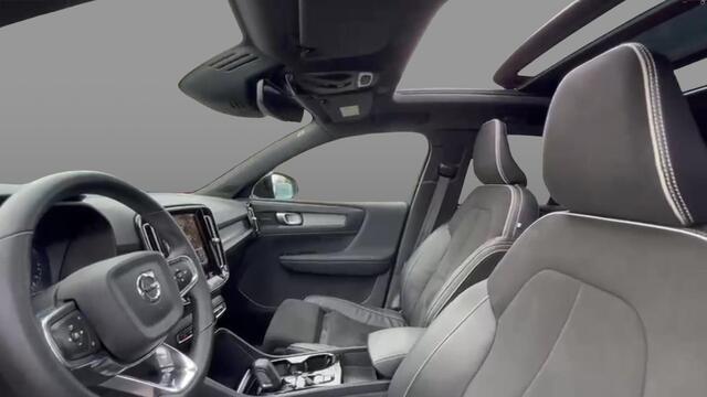 Volvo XC40 Plug-in Hybrid T5 R-Design | Trekhaak | Panoramadak | 20 inch velgen | 360 camera | Stoel- en stuurverwarming | Harman Kardon audio | Verwarmbare voorruit | Adaptive cruise control | Actieve LED koplampen | Elektrische stoelverstelling | Getint glas | Nav