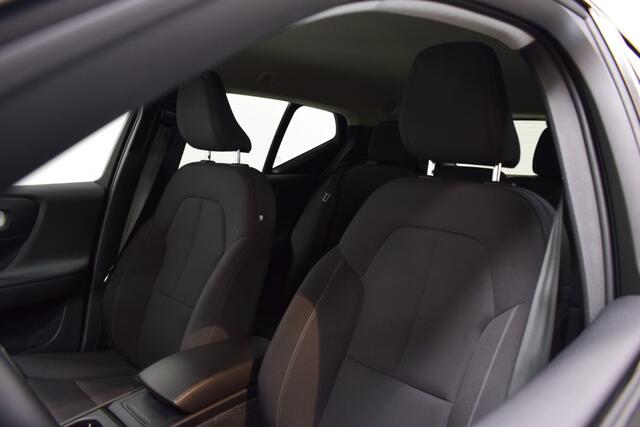 Volvo XC40 T2 130pk AUT8 Momentum BNS Adapt. Cruise/ Apple CarPlay/ Camera/ Stoel en Stuur verw.