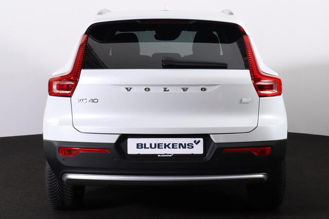 Volvo XC40 T4 Recharge Plus Bright - IntelliSafe Assist & Surround - 360º Camera - Harman/Kardon audio - Verwarmde voorstoelen & stuur - Parkeersensoren voor & achter - Elektr. bedienb. voorstoelen met geheugen links - Draadloze tel. lader - Extra getint glas - 18'