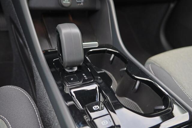 Volvo XC40 T4 Recharge Plus Bright - IntelliSafe Assist & Surround - 360º Camera - Harman/Kardon audio - Verwarmde voorstoelen & stuur - Parkeersensoren voor & achter - Elektr. bedienb. voorstoelen met geheugen links - Draadloze tel. lader - Extra getint glas - 18'