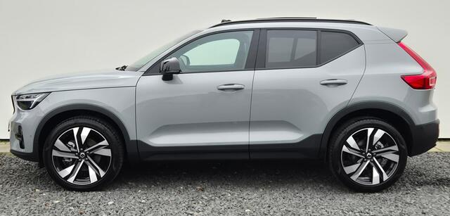 Volvo XC40 2.0 B3 Ultra Dark Panorama Dak - MY 2026 - 20" Wielen - Lighting pack - Lounge-pakket - Harman Kardon Audio - 360 Camera - Climate - Privacy Glass - R980 Interieur - voorruit verwarming - Power seats met memory