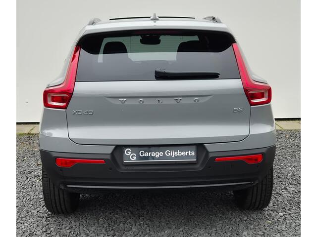Volvo XC40 2.0 B3 Ultra Dark Panorama Dak - MY 2026 - 20" Wielen - Lighting pack - Lounge-pakket - Harman Kardon Audio - 360 Camera - Climate - Privacy Glass - R980 Interieur - voorruit verwarming - Power seats met memory