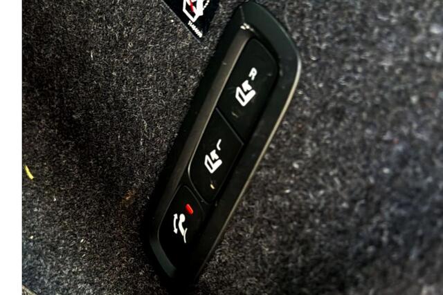 Volvo XC40 2.0 T5 AWD 184kW/250pk Aut8 Intro Edition PANORAMADAK + HARMAN/KARDON + ADAPT.CRUISE + 360 CAMERA + PILOT ASSIST + LEER + EL.STOELEN + STOEL-&STUURVERWARMING + EL.TREKHAAK + BLIS + PD-GLASS + LANE ASSIST + PARKSENSOREN + 19" LM-VELGEN!!