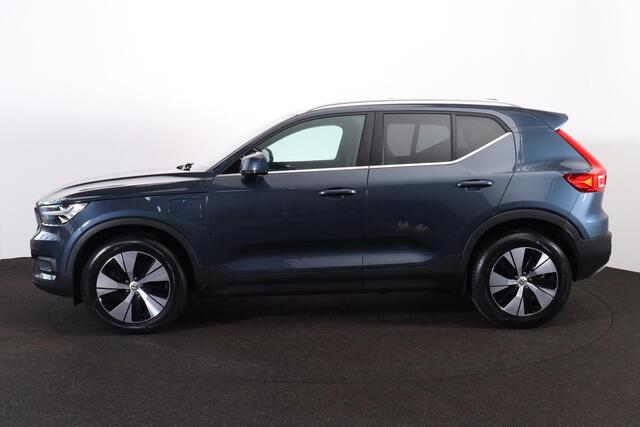 Volvo XC40 T4 Recharge Inscription - Panorama/schuifdak - Adaptieve LED koplampen - Parkeercamera achter - Verwarmde voorstoelen & stuur - Parkeersensoren achter - Elektr. bedienb. voorstoelen met geheugen links - Cruise control - Extra getint glas - 18' LMV