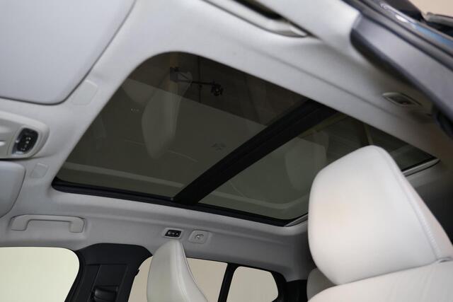 Volvo XC40 T4 Recharge Inscription - Panorama/schuifdak - Adaptieve LED koplampen - Parkeercamera achter - Verwarmde voorstoelen & stuur - Parkeersensoren achter - Elektr. bedienb. voorstoelen met geheugen links - Cruise control - Extra getint glas - 18' LMV