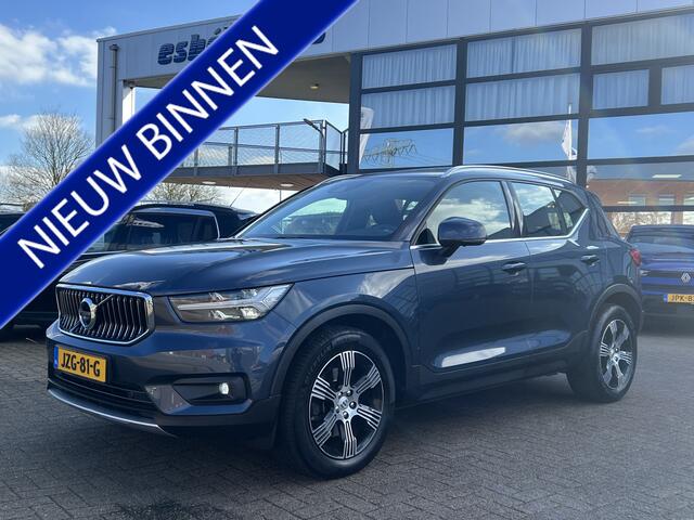 Volvo XC40 2.0 T4 190 pk Inscription Trekhaak Panoramadak Leder 360 Camera ACC Pilot Assist Harman Kardon Audio BLIS DAB Apple Carplay Android Auto Stoelverwarming Scandinavian Line Hoge Zit 8-traps Automaat Super compleet en 1800 kg trekgewicht !