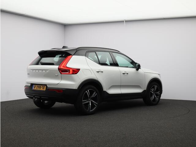 Volvo XC40 1.5 T5 Twin Engine R-Design / Trekhaak / Pano. dak / 360 camera / Stoel-, Stuurwiel- & Achterbankverwarming / Elektr. stoelverstelling / Harman Kardon Audio / BLIS
