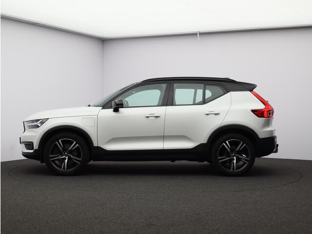 Volvo XC40 1.5 T5 Twin Engine R-Design / Trekhaak / Pano. dak / 360 camera / Stoel-, Stuurwiel- & Achterbankverwarming / Elektr. stoelverstelling / Harman Kardon Audio / BLIS