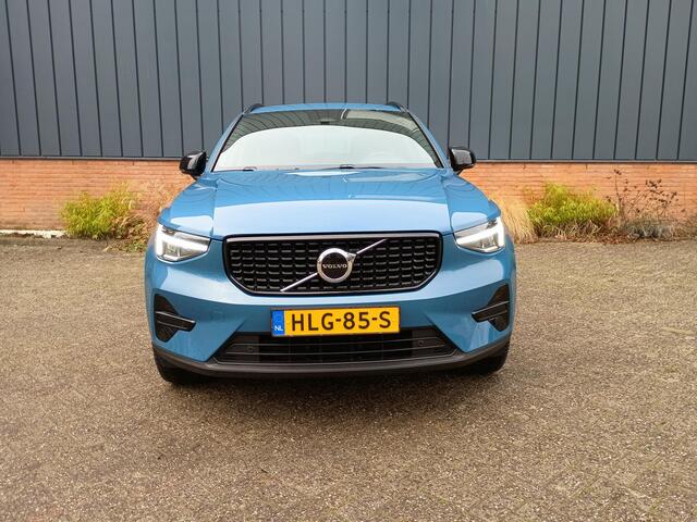 Volvo XC40 B4 Plus Dark | Harman Kardon | Elektrische stoelen met memory | Stoel & Stuurverwarming | Voorruitverwarming |