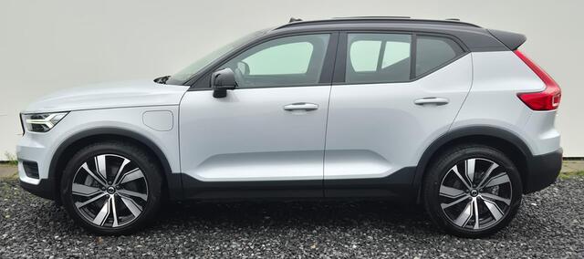 Volvo XC40 1.5 T4 Recharge R-Design Panorama Dak - 20" Wielen - Two Tone - Camera achter - Smartphone lader - Privacy Glass - Climate - MY 2022.